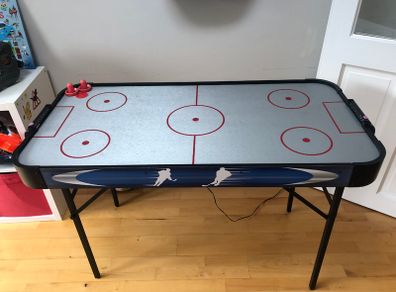 Air hockey table