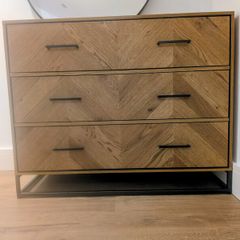 Chest of drawers