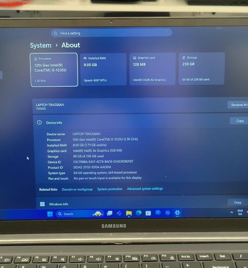 SAMSUNG Galaxy Book2 Laptop, Ultrafino, 15.6 inch FHD LED, 12th Gen Intel Core i5, Intel Iris Xe, RAM 8GB , 256GB NVMe SSD, Windows 11 Home