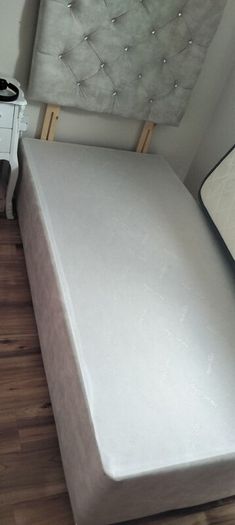 Single bed and single mattress