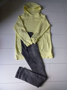 Girls jumper and jeans