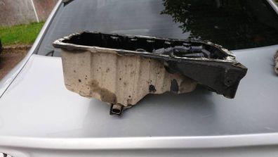 Audi 1.9tdi 2.0tdi diesel engine oil sump with oil level sender a4 a6 vw skoda seat AWX AVF BRB BKE BLB BRE BRD all engine parts EGR cooler breaking
