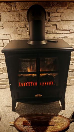 electric stove same as new looks like a real fire fab