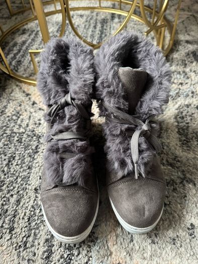 Women boots / shoes runners