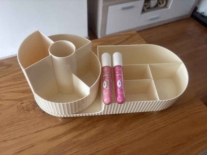 Makeup Holder