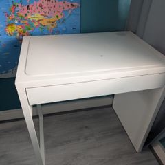 Desk in good condition