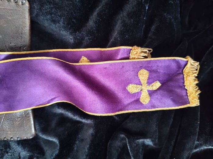 catholic priest purple and gold silk stole