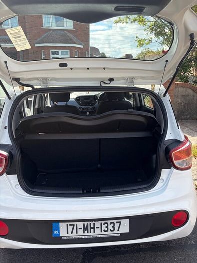 White Hyundai i10 - low owners - freshly serviced