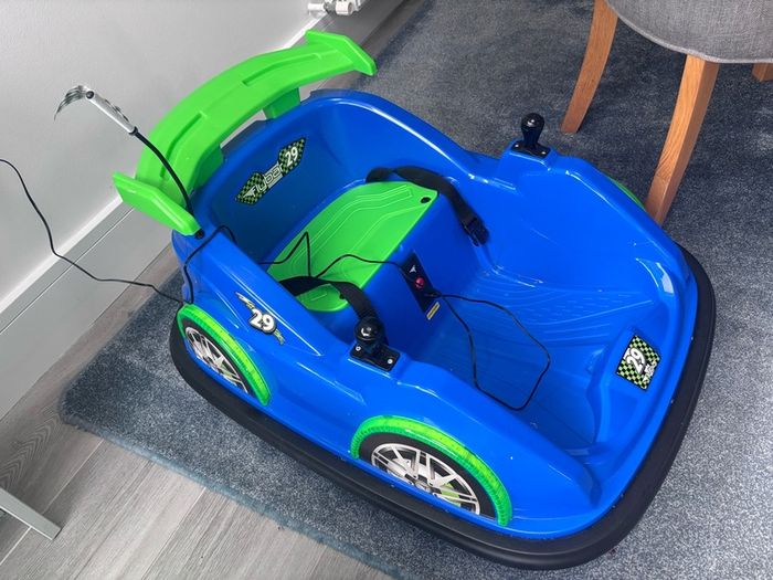 Flybar kids sit on bumper car