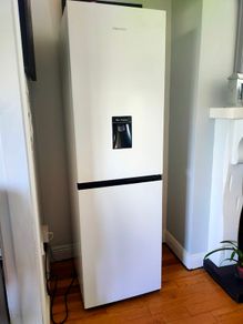 Hisense 60/40 Frost Free Fridge Freezer in excellent condition!