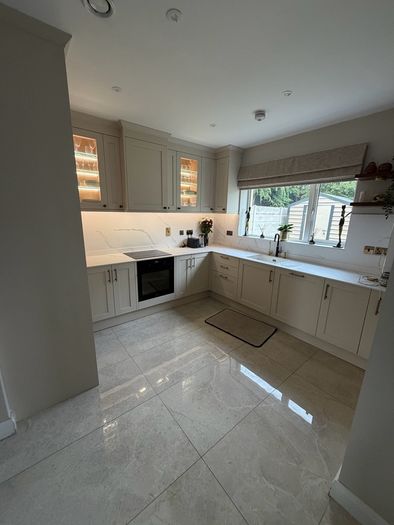 Carpenter Handyman kitchen fitter Flat pack specialist