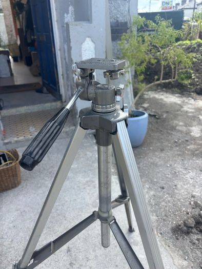 Heavy duty vintage tripod