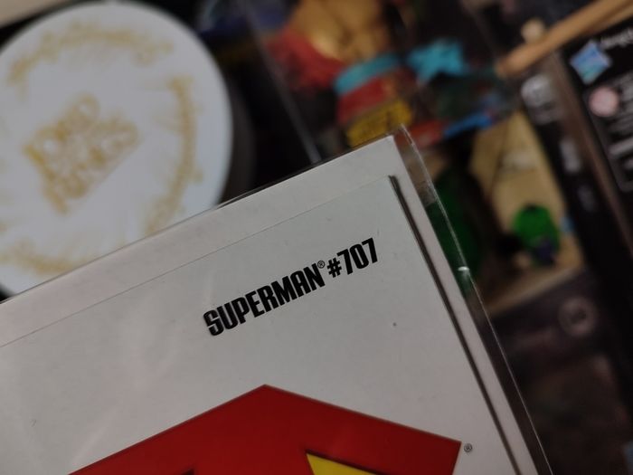 Superman ! Issue #707 ! White Background Cover ! 2011 ! by DC Comics !