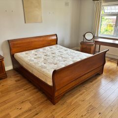 Quality wood bedroom furniture set