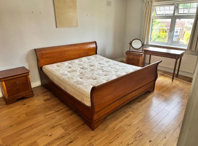 Quality wood bedroom furniture set