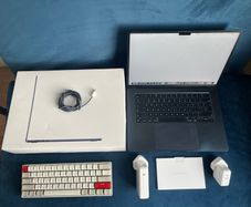 MacBook Air 15" M3 16GB 256GB Boxed + Free Extras