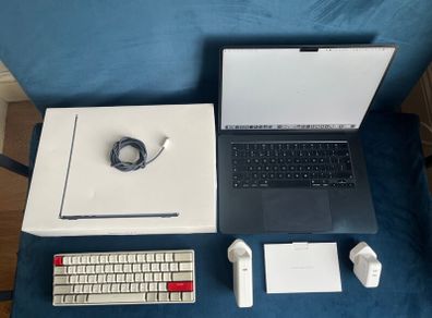MacBook Air 15" M3 16GB 256GB Boxed + Free Extras