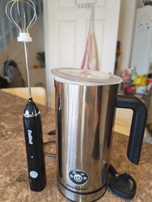 Electric milk frother/heater + egg whisk