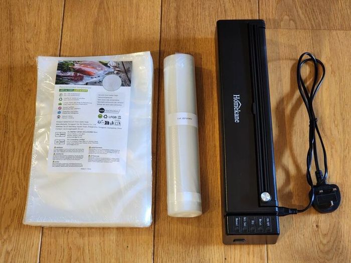 Vacuum Food Sealer + Bags/Roll - Excellent Condition