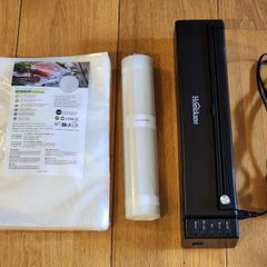 Vacuum Food Sealer + Bags/Roll - Excellent Condition