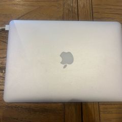 Apple MacBook Air 13 2014 with 110 Battery cycle!