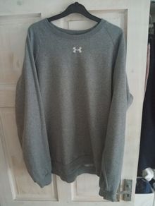 Grey under armour crew neck XL