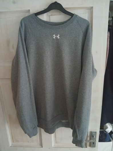 Grey under armour crew neck XL