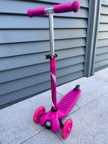 Kids Pink 3 Wheel Scooter