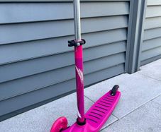 Kids Pink 3 Wheel Scooter