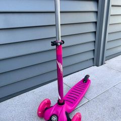 Kids Pink 3 Wheel Scooter