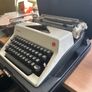 Olympia SM9 typewriter Image 2