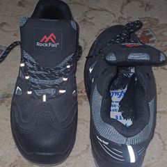 NEW safety shoes 41eu size