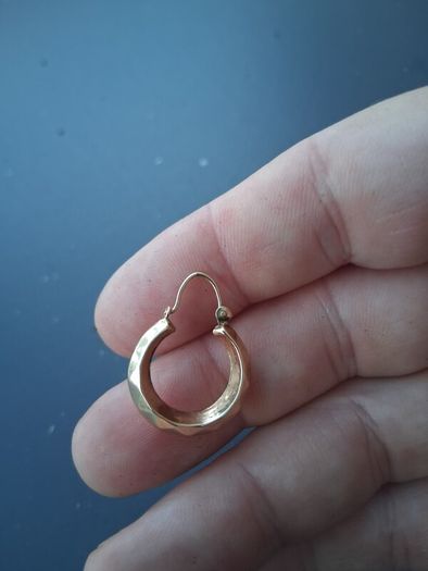 9k Gold hooped Earrings(1.9 grams)