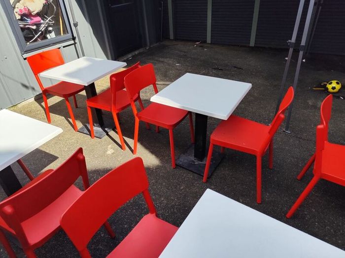 Cafe. Deli style seating