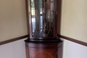 Corner cabinet
