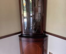 Corner cabinet