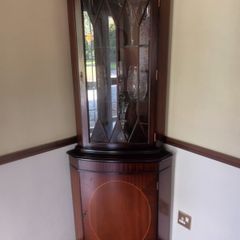 Corner cabinet