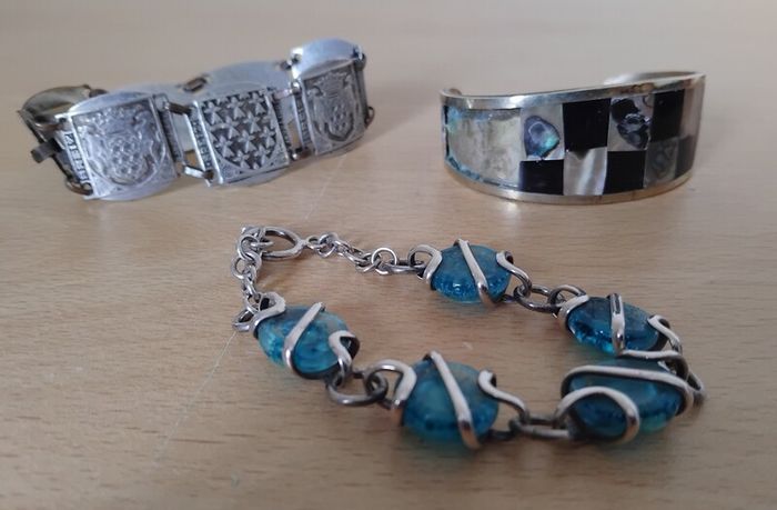 Mixed lot 3 bracelets 1x 925 silver glass bead, 1x Mexican Alpaca bangle (damaged) & 1x Britanny tourist crest bracelet FREEPOST