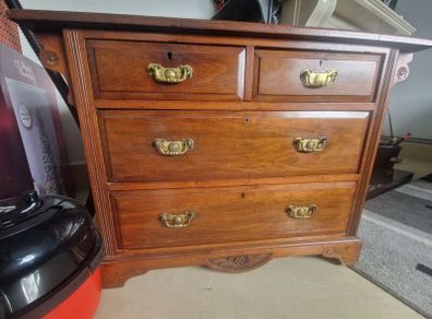 Victorian/Eastlake-style chest of drawe