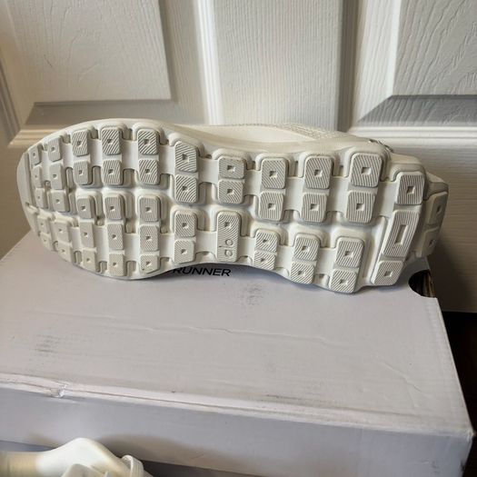 Alo runners size 11uk