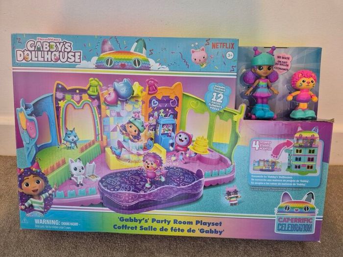 BRAND NEW, 28e on Amazon, Gabbys Party Room Playset