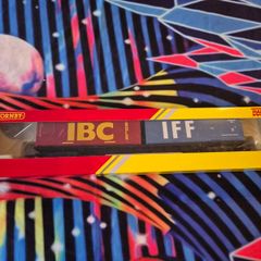 Hornby Railroad R6425 Container wagon plus two 30ft containers train model