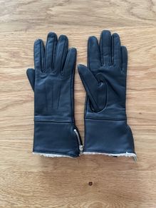 Lady faux leather gloves