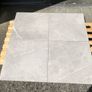 Grey porcelain tiles 60.5x60.5 cm Image 3