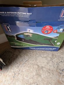 Golf pga tour putting mat.