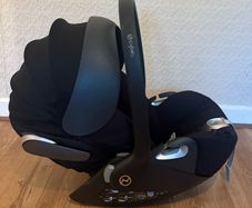 Cybex Cloud Z Rotating Car Seat & isofix base