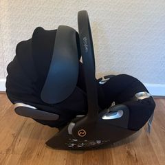 Cybex Cloud Z Rotating Car Seat & isofix base