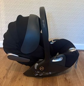Cybex Cloud Z Rotating Car Seat & isofix base