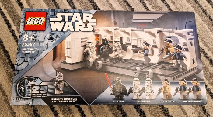 LEGO Star Wars - 75387 - Boarding the Tantive IV