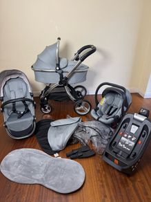 Egg2 full travel system with car seat and isofix base